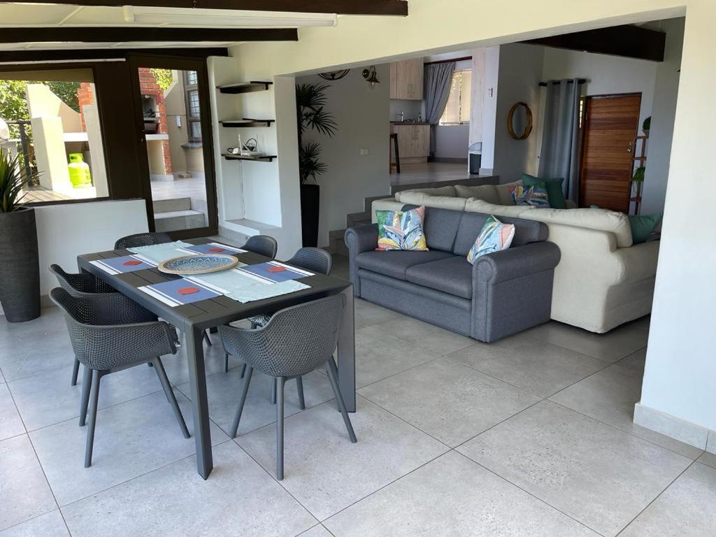 Billfish Apartments Балито Екстериор снимка