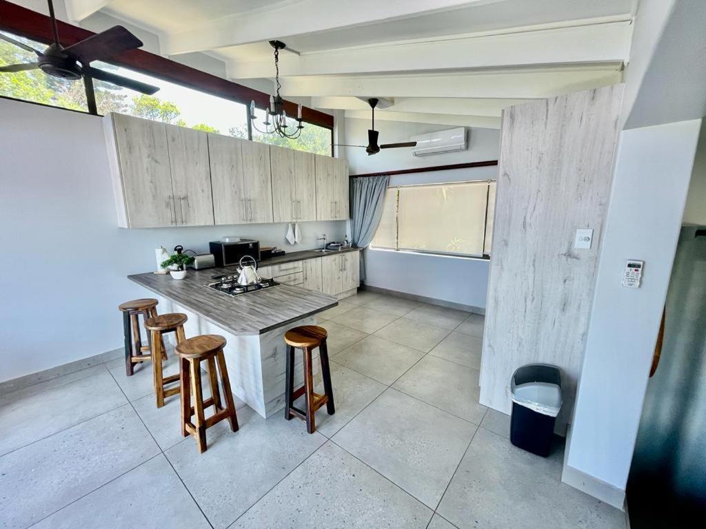 Billfish Apartments Балито Екстериор снимка